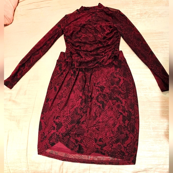 Guess Snake Skin Red Burgundy Shirt and Skirt Set - Picture 3 of 8
